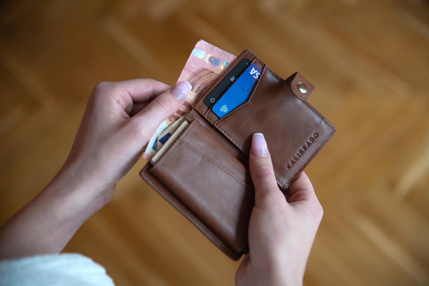 What Are Digital Wallets (and Is it Time to Switch to Digital?)