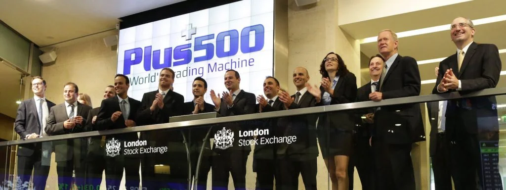 Plus500 background